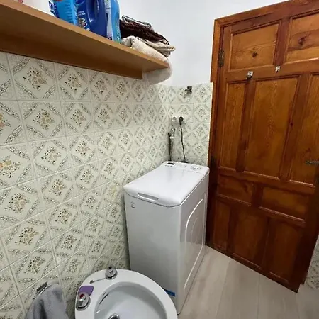 Spacious House In With Garden *
