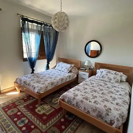 Spacious House In With Garden * Valdeande