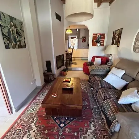 Spacious House In With Garden *